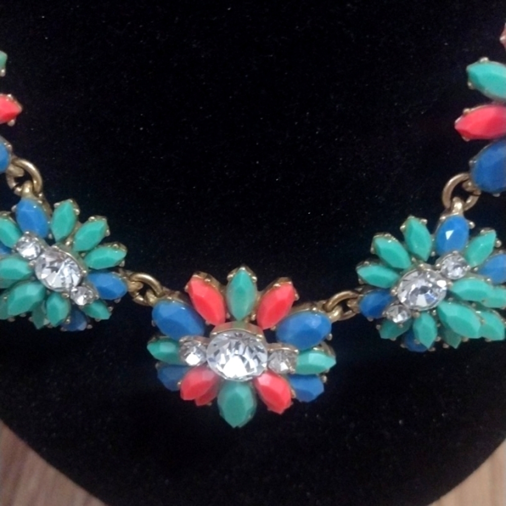 J. CREW PASTEL EPOXY RESIN AND CRYSTAL STONE GOLD-TONE BIB 17-19" NECKLACE - Picture 3 of 12